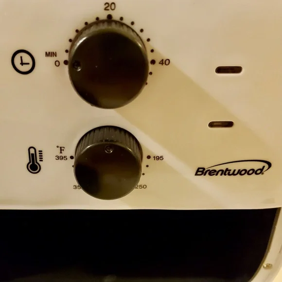 Brand NEW ! Electric Air fryer with timer & automatic set cooking settings - Picture 5 of 9